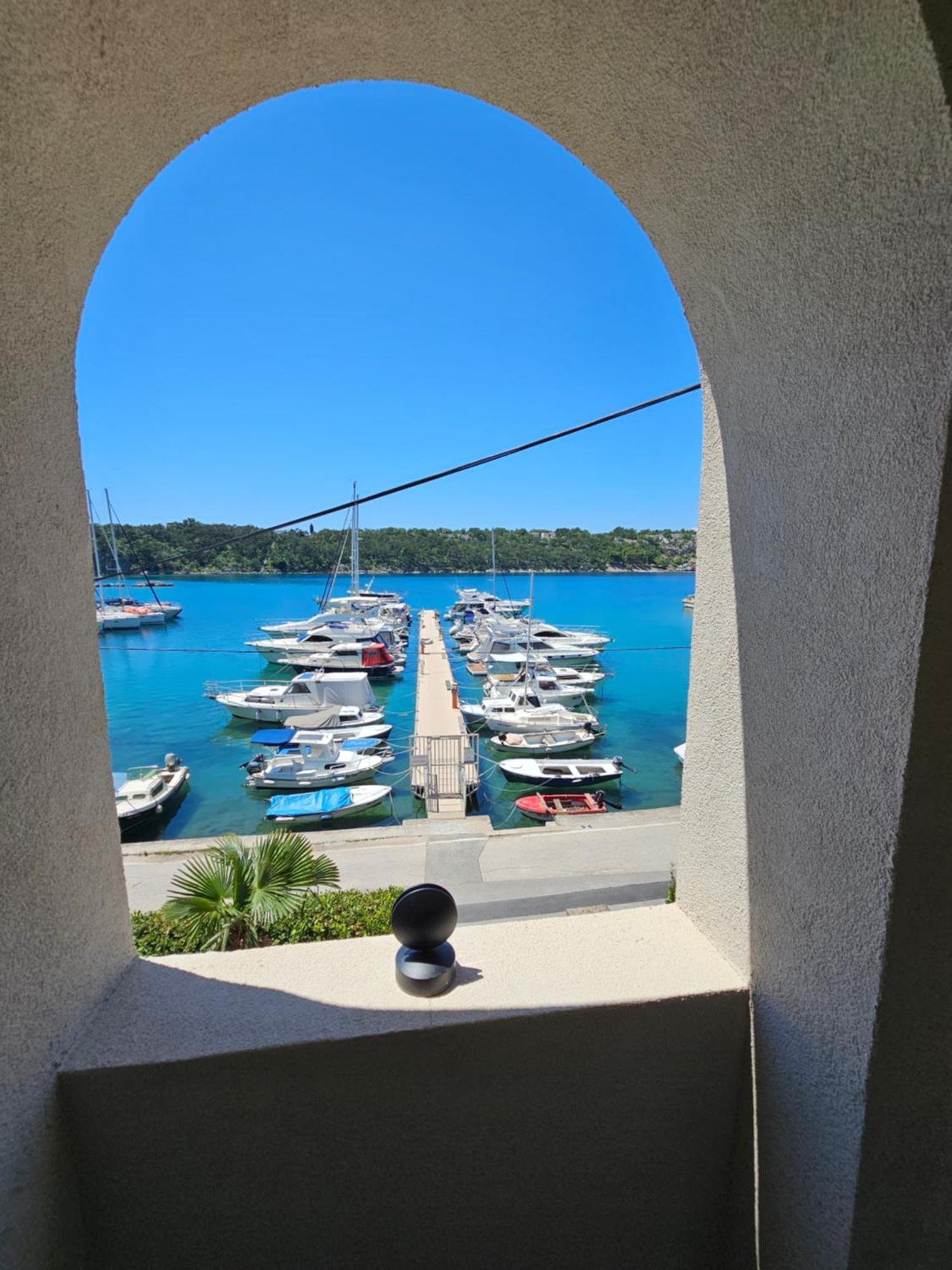 Villa Gaj Omisalj Bagian luar foto